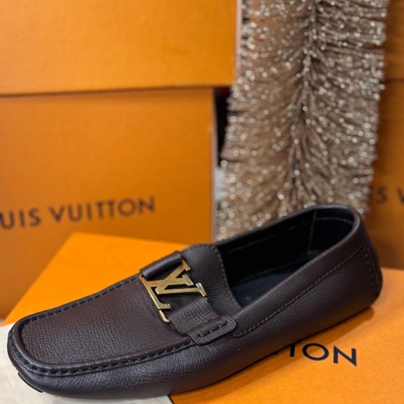 NEW Louis Vuitton Brown Leather LV Buckle Loafers – Size [9] – Authentic - Picture 3 of 5